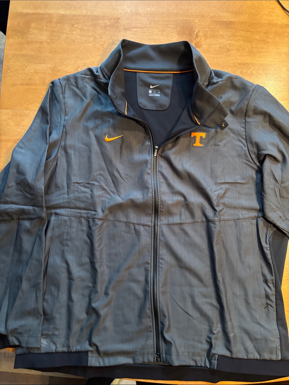 Nike Men’s Gray Windbreaker Jacket with Orange Accents and Tennessee T